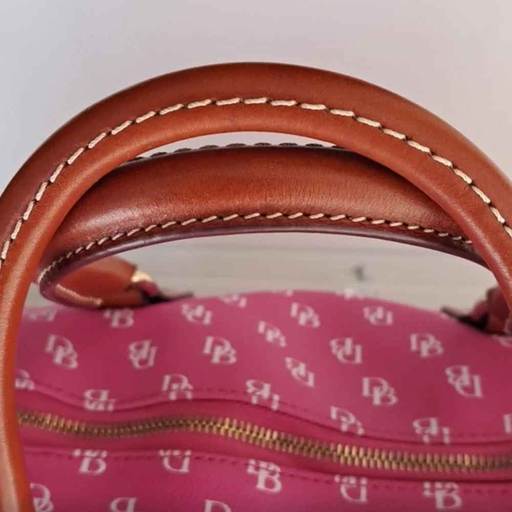 Like new EUC pink Gretta duffle weekender bag from Dooney & Bourke! 💕RARE💕 - Picture 9 of 13